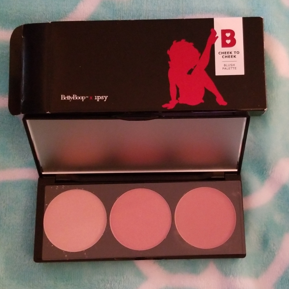 Three Color Blush Pallete